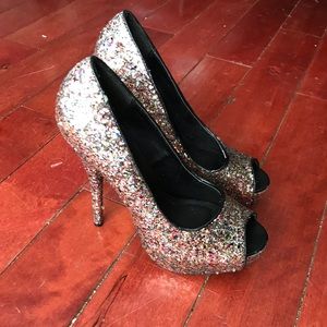 Sequence multicolor heels